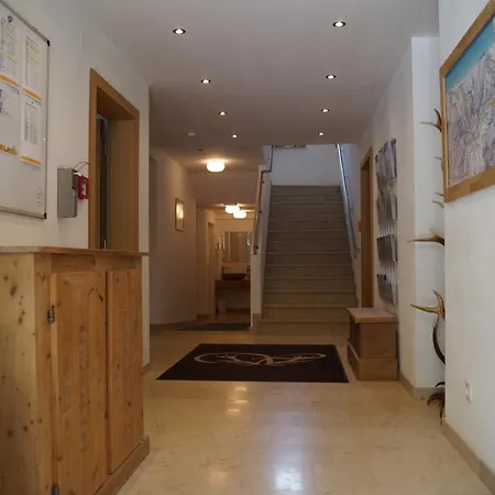 Waidmannsruh 公寓式酒店 4*