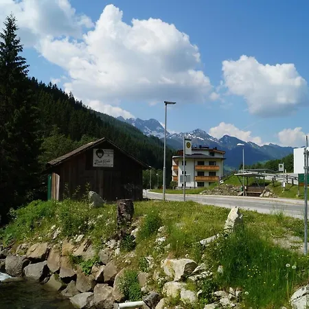 Waidmannsruh 公寓式酒店 4*