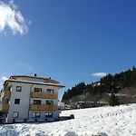 Waidmannsruh Aparthotel 4*